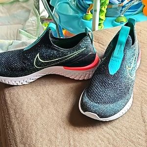 Nike React kids size 5.5 but fits women's 7.5